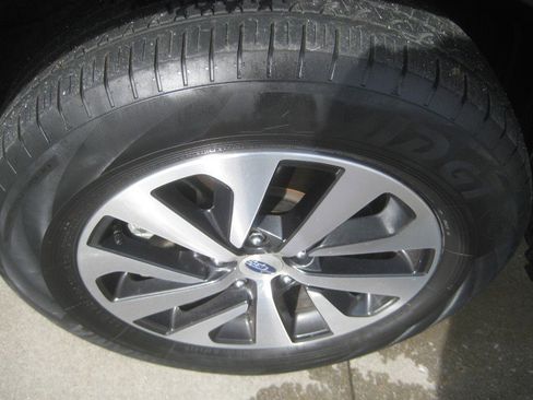 Used 2020 Subaru Outback Premium image 11