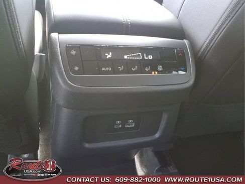 Used 2025 Nissan Pathfinder SL FWD image 26