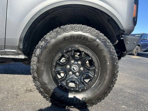 Used 2023 Ford Bronco Wildtrak image 7