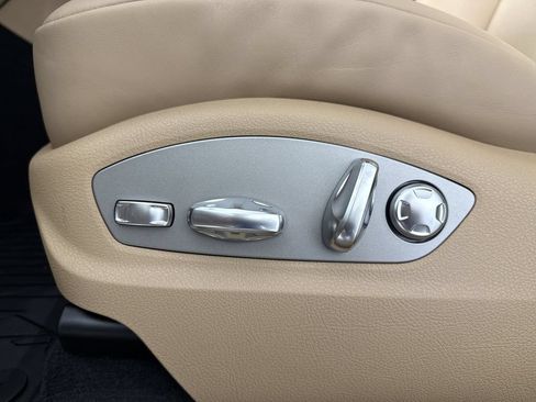 Certified 2026 Porsche Macan Turbo AWD/4WD image 40