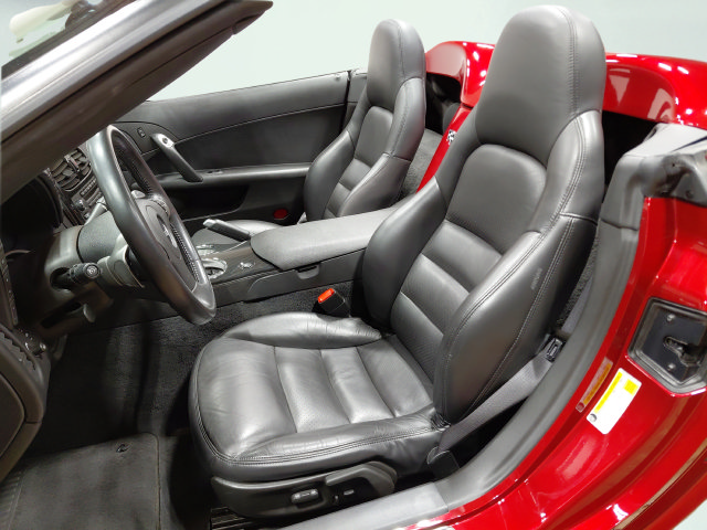 Used 2010 Chevrolet Corvette Convertible w/ Preferred Equipment Group RWD image 22