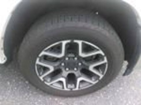 Used 2025 RAM 1500 Laramie AWD/4WD image 13