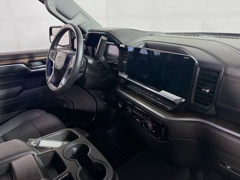 Used 2024 Chevrolet Silverado 1500 LT AWD/4WD image 28
