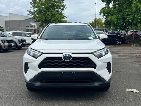 Used 2023 Toyota RAV4 LE AWD/4WD image 4