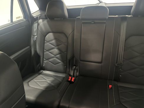 Used 2025 Volkswagen Atlas Cross Sport SE image 34