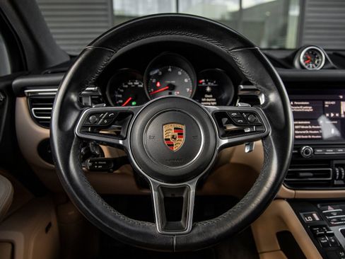 Certified 2020 Porsche Macan S AWD/4WD image 28