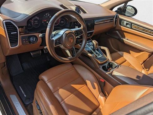 Used 2023 Porsche Cayenne S image 10