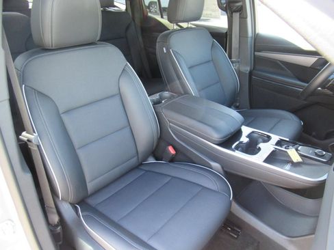 Used 2026 Buick Enclave Preferred FWD image 9