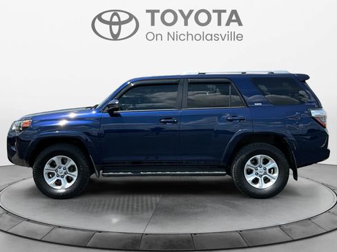 Used 2016 Toyota 4Runner SR5 AWD/4WD image 2