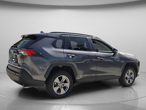 Used 2024 Toyota RAV4 XLE AWD/4WD image 7