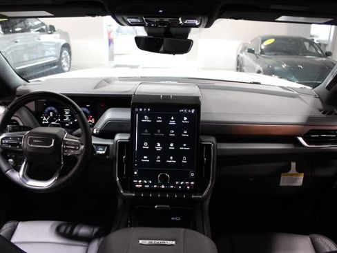New 2026 GMC Yukon Denali w/ Denali Reserve Package AWD/4WD image 3