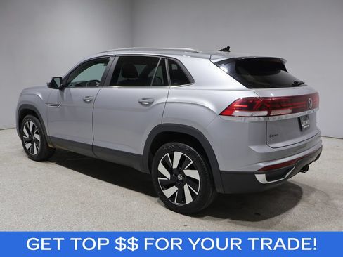 Used 2025 Volkswagen Atlas Cross Sport SE AWD/4WD image 4