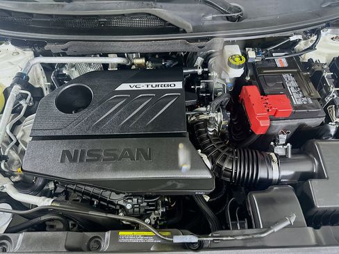 Used 2023 Nissan Rogue S image 31