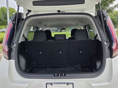 Used 2025 Kia Soul LX w/ LX Technology Package FWD image 36