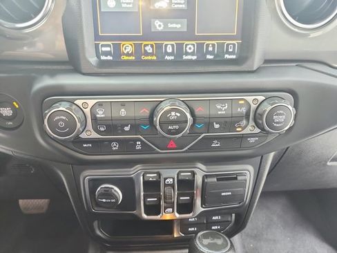 Used 2023 Jeep Wrangler Unlimited Sahara w/ Cold Weather Group AWD/4WD image 30