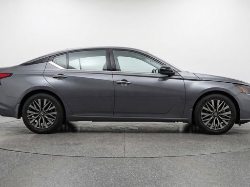 Used 2025 Nissan Altima 2.5 SV image 8