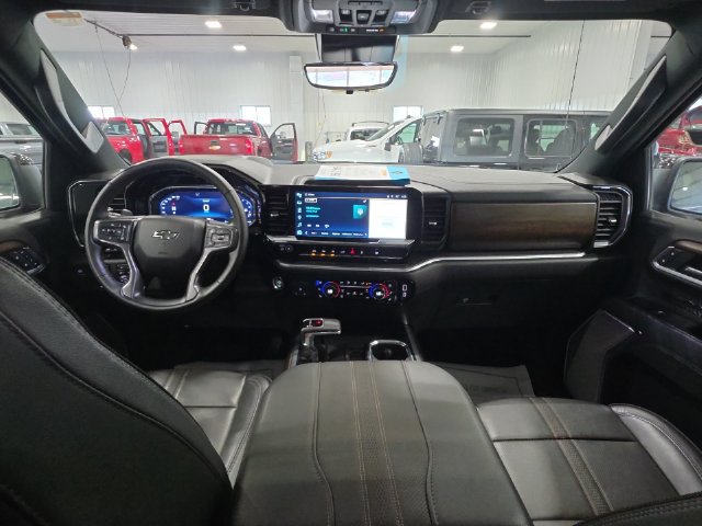 Used 2024 Chevrolet Silverado 1500 High Country w/ High Country Premium Package AWD/4WD image 9