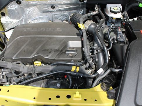 Used 2025 Chevrolet Trax RS w/ Driver Confidence Package image 24