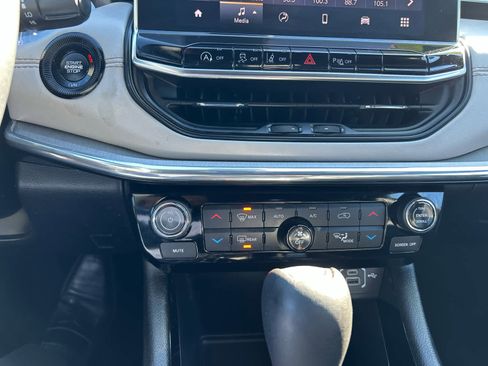 Used 2024 Jeep Compass Limited image 46