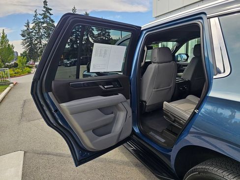 Used 2025 GMC Yukon Elevation AWD/4WD image 16