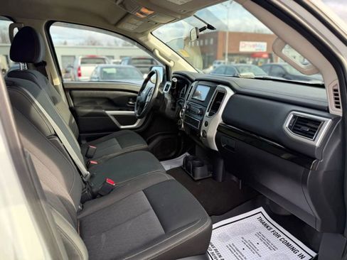 Used 2018 Nissan Titan SV AWD/4WD image 22
