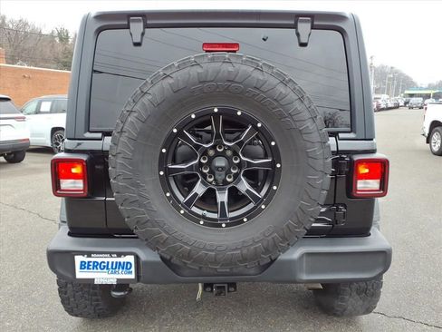 Used 2018 Jeep Wrangler Unlimited Sport S image 5