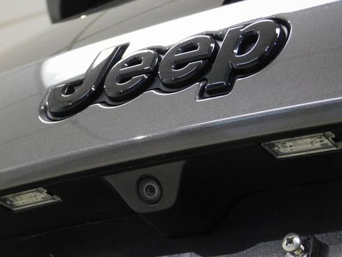 Used 2016 Jeep Grand Cherokee Overland w/ Advanced Technology Group image 89