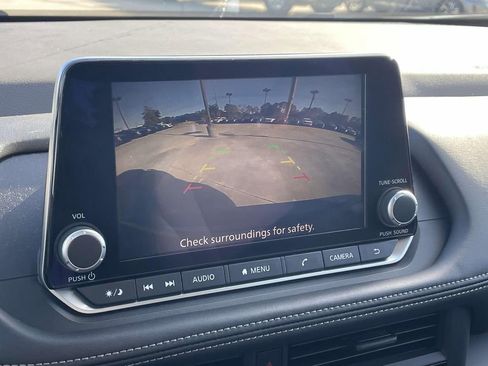 Used 2024 Nissan Rogue S image 24