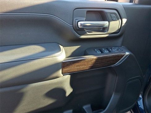 Used 2022 GMC Sierra 2500 SLE w/ SLE Value Package; image 12