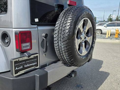 Used 2017 Jeep Wrangler Unlimited Sahara w/ Connectivity Group AWD/4WD image 14