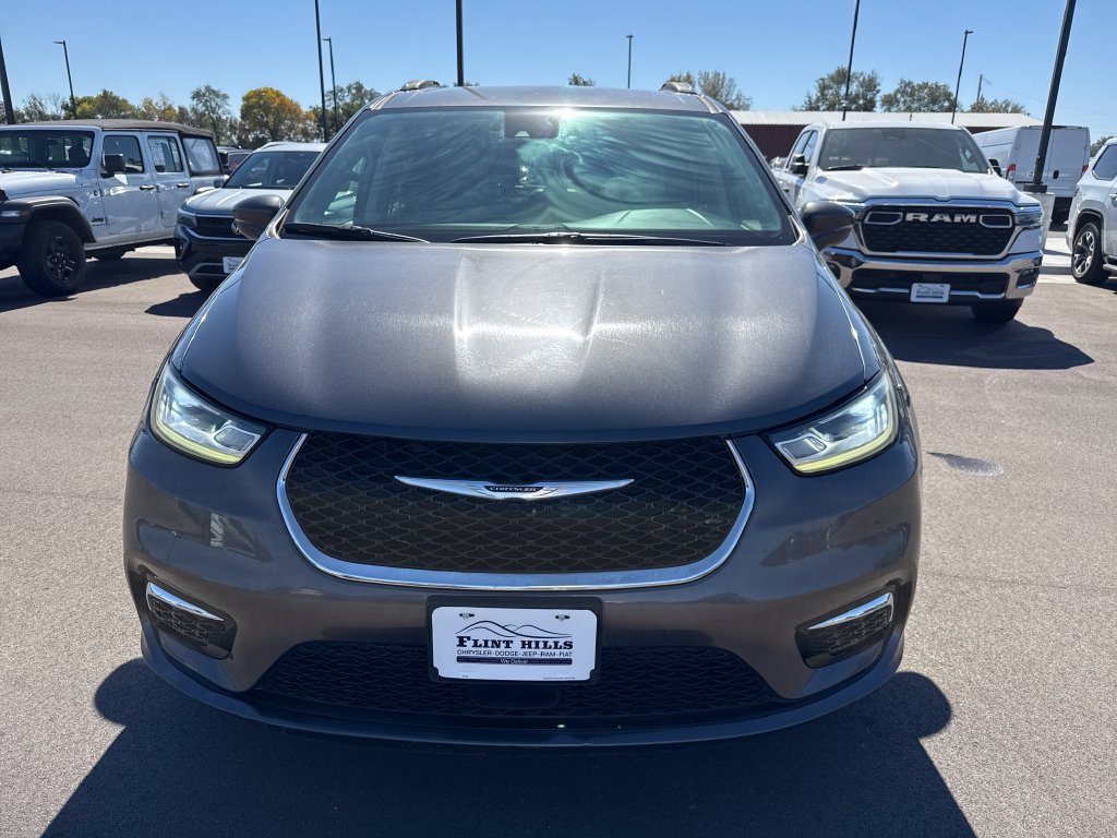 Used 2021 Chrysler Pacifica Touring-L FWD image 8