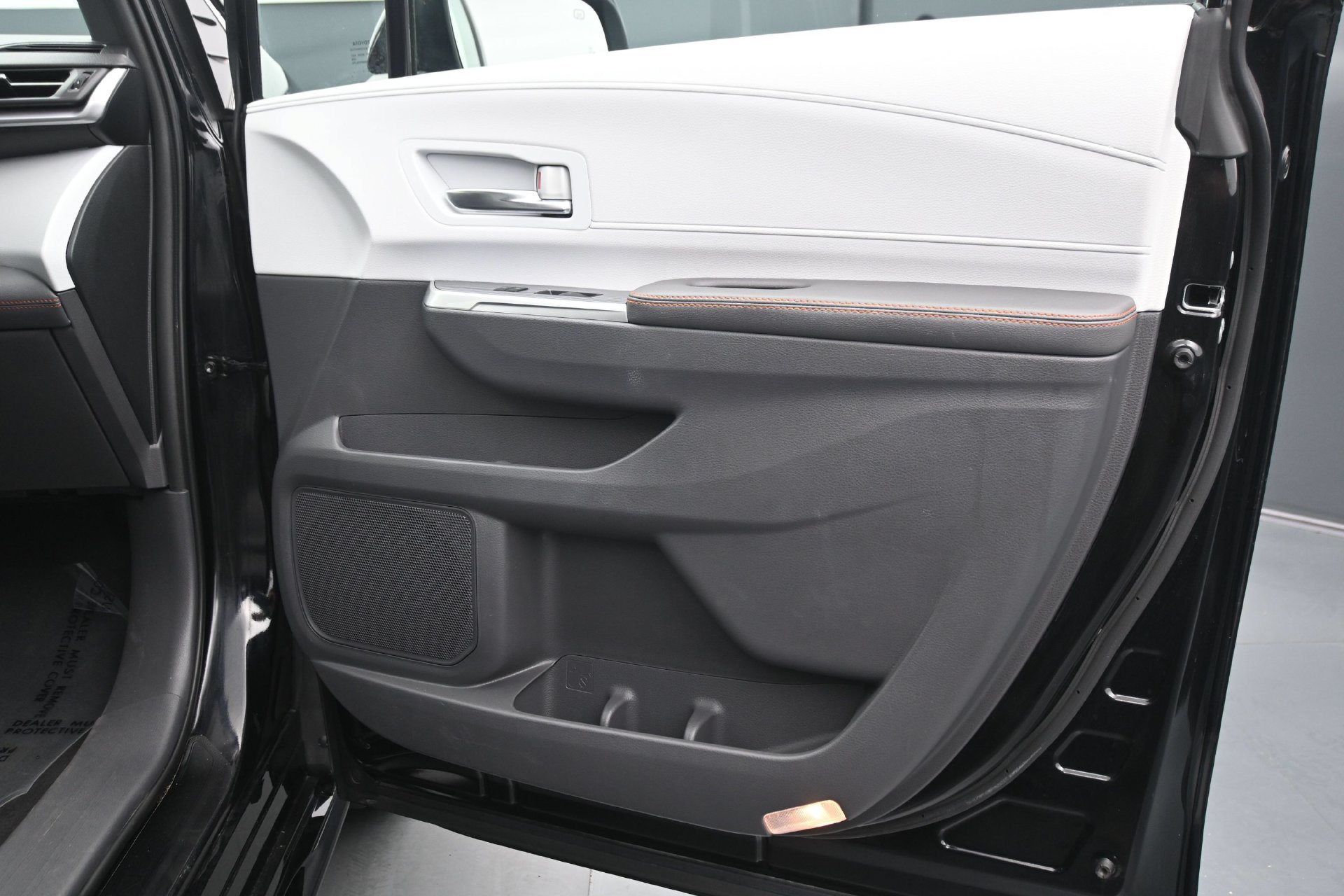 Used 2022 Toyota Sienna XSE FWD image 12