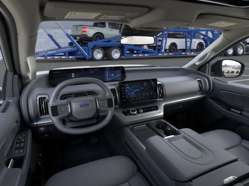 New 2025 Ford Expedition Active image 9
