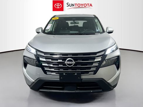 Used 2025 Nissan Rogue SV FWD image 10