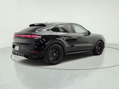 Used 2024 Porsche Cayenne S AWD/4WD image 5