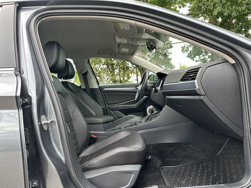 Certified 2023 Volkswagen Jetta SE FWD image 20
