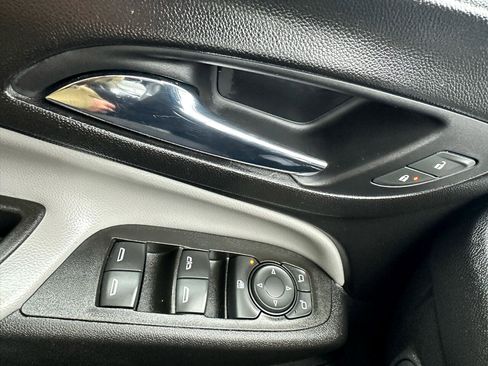 Used 2021 Chevrolet Equinox LT image 22