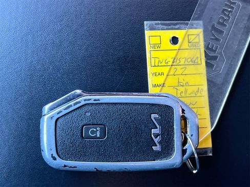 Used 2022 Kia Telluride LX image 36