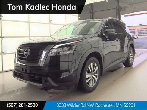 Used 2024 Nissan Pathfinder SL image 1
