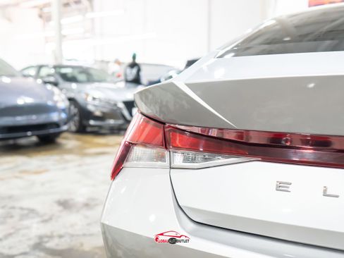 Used 2021 Hyundai Elantra SE FWD image 40