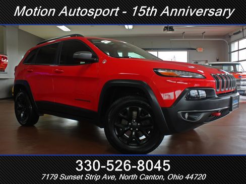 Used 2017 Jeep Cherokee Trailhawk w/ Comfort/Convenience Group image 2
