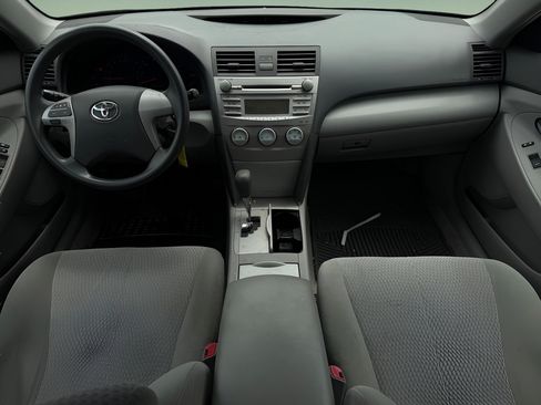 Used 2010 Toyota Camry LE FWD image 19