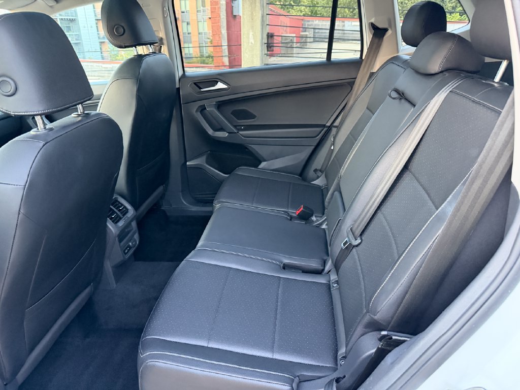 Used 2019 Volkswagen Tiguan SE w/ Panoramic Sunroof Package AWD/4WD image 24