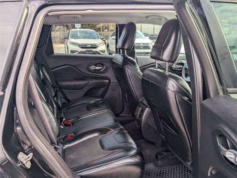Used 2022 Jeep Cherokee Trailhawk AWD/4WD image 12