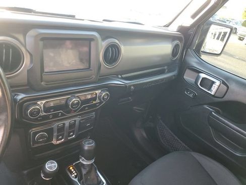 Used 2022 Jeep Wrangler Sport AWD/4WD image 19