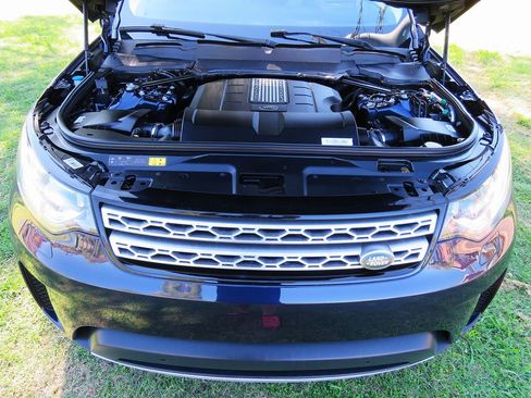 Used 2018 Land Rover Discovery HSE image 13