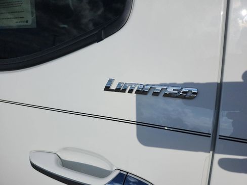 Used 2019 Toyota Tacoma Limited image 12