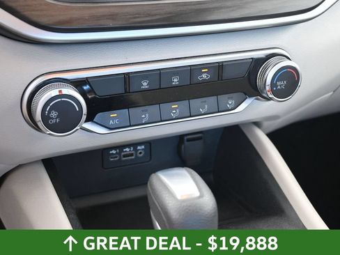 Used 2025 Nissan Altima 2.5 SV FWD image 25