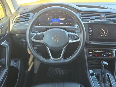 Used 2024 Volkswagen Tiguan SE image 18