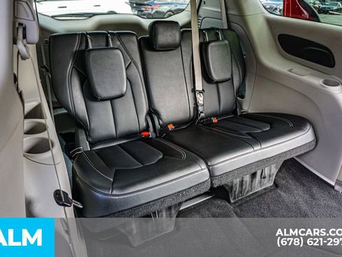 Used 2024 Chrysler Pacifica Touring-L image 22